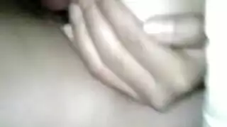 عاهرة صغيرة تأخذ نيك خشن إكس إكس إكس