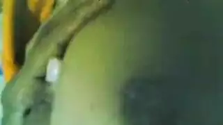 الخادمة الآسيوية المطيعة تخدم قضيب رئيسها الكبير في العمل
