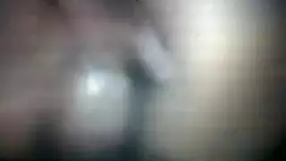 خيال جنس جماعي: الممثلة الهندية سندورة تُستخدم بقوة