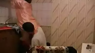 حفلة نيك روسي سكران مع خالته في المطبخ بورن كاميرا تجسس