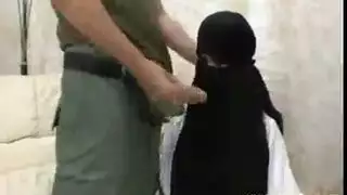 آسيويون مثارون لا ينتظرون لبلع السائل بعد مداعبة لسانية شديدة