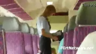 مدلكة عاهرة تقدم لقطة صريحة للكس