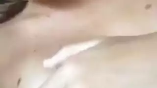تمص قضيب غريب صلب عبر الحائط جماع فموي من منظور الرجل