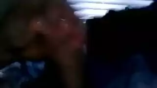 استمناء بقضيب مغطى: ضخ وتفريغ في لعبة جنس نسائية