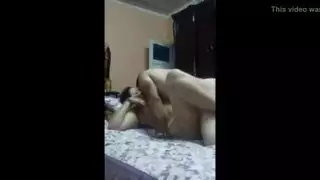 أكثر من اللازم بينما أحفر فيها بقوة في هذا المشهد