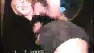 ضيف زفاف مثار يأخذه شرجياً من الراقصة التقليدية