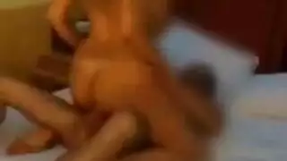 عاهرات وسائل التواصل يعرضن مهابلهن على الإنترنت