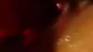 فتاة شقراء تتعرض للضرب بقضيب ضخم