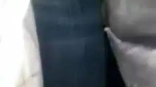 عرض استمناء في الحافلة لعيون فتاة فضولية