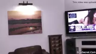 فتاة مكتب مفلسة تُملأ بقضيب أسود كبير في وقت العمل