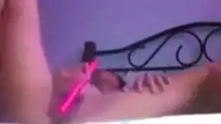 أنثى مثير يعطي اللسان العميق للغريب