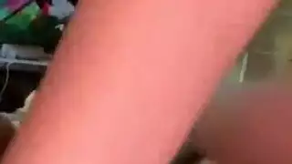 نيك عربي وحشي: فحل ينيك زوجته وأختها المراهقة معًا