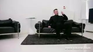 العاهرة ثنائية الميول تأخذ كل القادمين في ثنائي صارم