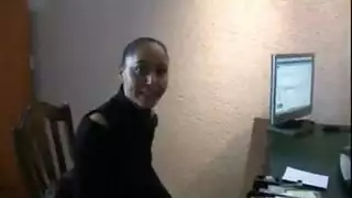 عاهرة محجبة: مثلية محترفة في مشهد ثلاثي بباريس