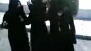 حارسات عربيات تعري وإثارة في الخارج