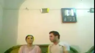 ليلى الوحش الجنسي تستمتع بالقبلات العاطفية، عبادة الجسد، والجنس القاسي