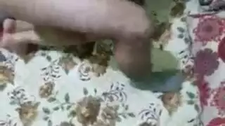 ديوث مصري يرى زوجته تأخذ عدة أزبار في علبة جماعية صعبة