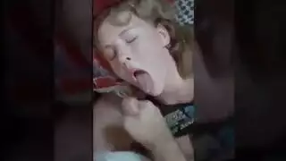 مص صريح: أشاهدها ترضع زبي مثل المحترفة