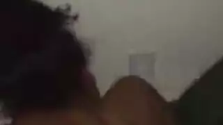 جنس قوي في الفناء الخلفي مع فتاة سوداء موشومة ممتلئة الجسم