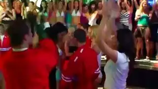 حمل زائد من هزة الجماع: خط زمني للرش والأنين