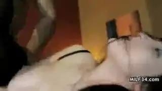 مشكلة مزدوجة: جنس شرجي ومهبلي مع فتاتين مثارتين