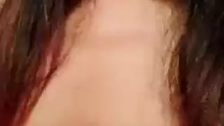 عاملة الجنس التايلاندية تحب إثارة الرجال بفمها