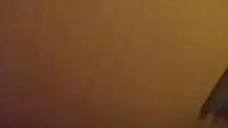 مبتدئة جائعة للقضيب تبلع كل قطرة في أول فيلم إباحي
