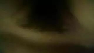 السيدة الروسية ، آنا في شباك الصيد لديها ابتسامة كبيرة على وجهها ، لأن الوقت قد حان للشني