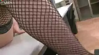 ممارسة جنسية قاسية على الأريكة من الأمام