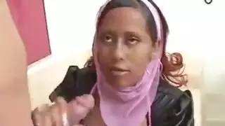 جنس جماعي ضخم مع ثماني نجمات إباحيات محجبات