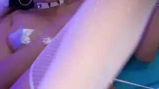 سامي باركر تمنح تايلر رحلة جنسية قاسية وهي ترتدي جواربها الساخنة للجنس الإباحي