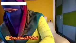 فتاة محجبة تُمارس الجنس بوضعية الكلب وأثداؤها العربية الكبيرة تهتز