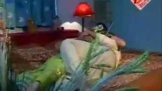 ماريا غيرا تمارس الجنس من الخلف وتنتهي بالقذف داخلها