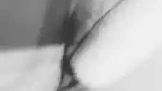 زوجة ممتلئة بمؤخرة كبيرة تأخذ قضيبًا سمينًا بعمق