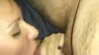 هواة سمراء مع وشم الجبهة تمص قضيب ثم تتعرض للضرب بقوة