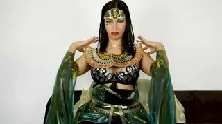 يجب اخته لصديقه