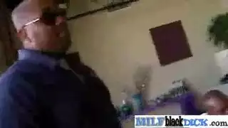 الشقراء أشلي سينكلير تحصل على جلسة شرجية قاسية من زميلها المتحمس