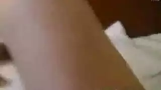 فتاة هاوية ذات ثديين مثاليين تؤدي مشهد جنسي ساخن في شبكة