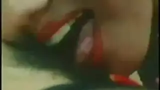 نجمة بورنو لاتينية مغرية تمص القضيب وتبلع الحمض
