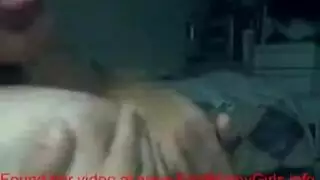 ‫الفتاة قصيرة الشعر لا تستطيع الانتظار، تمتلئ بقضيب عشوائي‬