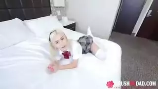 العاهرة غير الصبور كيارا كول تلمس نفسها على الكاميرا المباشرة