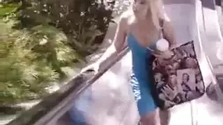 ‫إباحية فاخرة: أليكسا ستون ذات الأثداء الكبيرة تستمني فرجها الحليق حتى النشوة‬