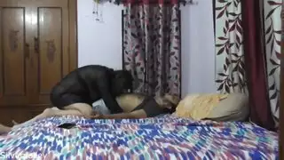 جماع خفي: امرأة هندية ذات أثداء عملاقة تخون زوجها من أجل قضيب أفضل صديق