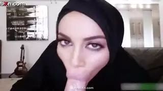 زوجة وقحة تخون لتمارس الجنس مع عشيقها السري على الكاميرا