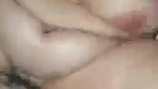 كيندال وودز المطيعة تبتلع السائل المنوي بعد جنس فموي عنيف