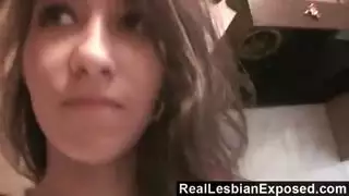 جنس مطبخي جامح: عاهرتان تتبادلان الجنس الفموي وتأخذان قضيب