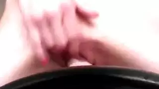 اختراق شرجي خشن باستخدام آلة الجنس متسع وممتلئ