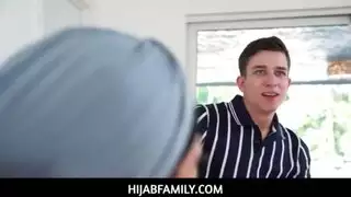 مشهد إباحي: فتاتان ساخنتان بأجسام مثالية يمارسان الجنس الصريح في غرفتهما