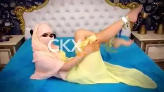 فتاة كاميرا عربية إباحية تفتح ساقيها للمشاهدين