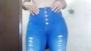 حركة محجبة صعبة: العربية المذهلة تدلك كسها لهزة جماع مندفقة